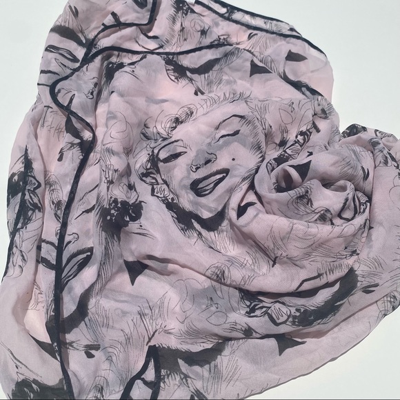 Marilyn Monroe sheer scarf😍 - Picture 2 of 3